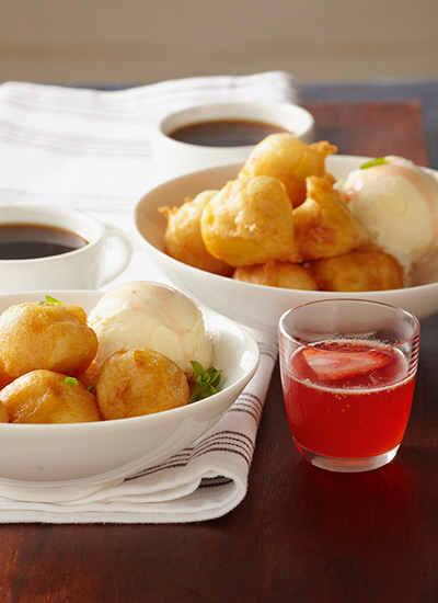 Bananos tempura con almíbar de fresa aromatizado en jengibre