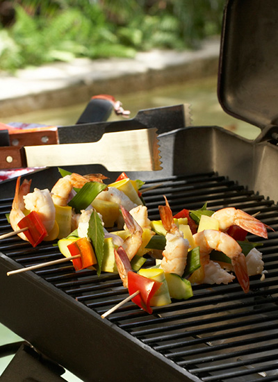 Brochetas de langostinos