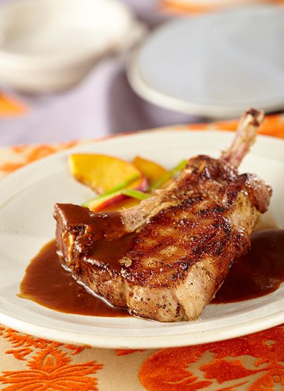 Chuletas de cerdo con duraznos glaseados