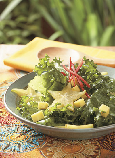 Ensalada de carambolo y mango verde