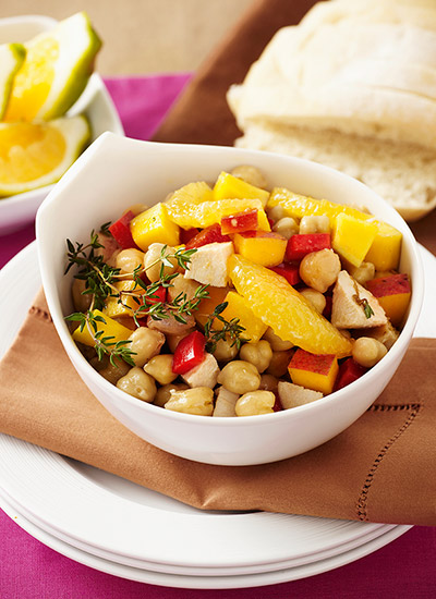 Ensalada de garbanzos con pollo BBQ y mango