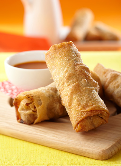 Minirrollos orientales con salsa agridulce