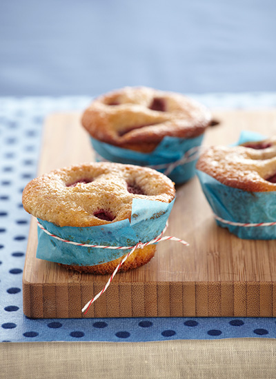 Muffins de banano con frutos rojos