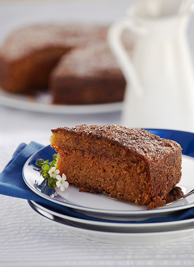 Pan de zanahoria con ciruelas y canela