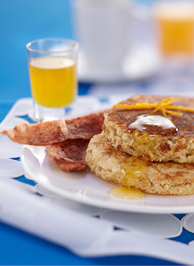 Pancakes de avena con miel de naranja