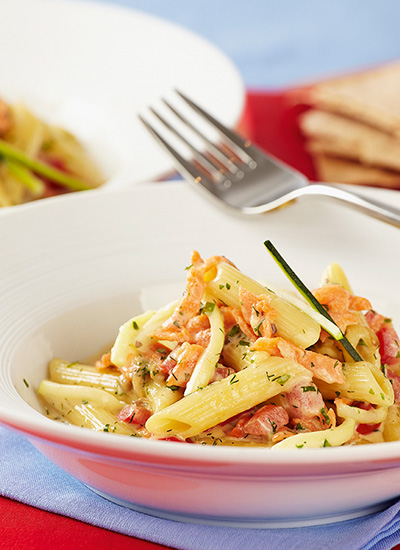 Penne con trucha ahumada y salsa de eneldo