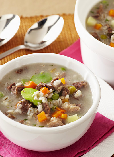 Sopa de cebada perlada con costilla