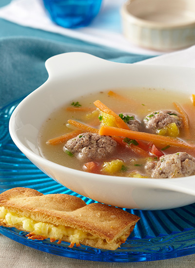 Sopa de verduras con albóndigas y jerez