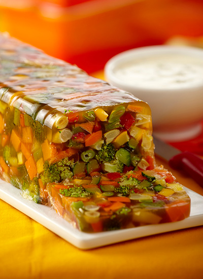 Terrina de vegetales con mayonesa de espinaca