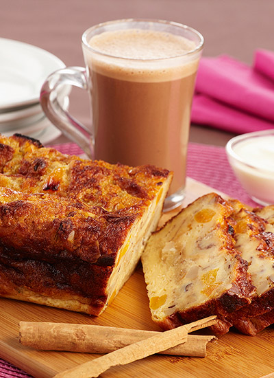 Torta de pan de canela con albaricoques