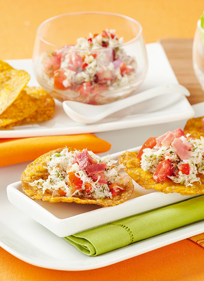 Tostadas de plátano con salpicón de jaiba