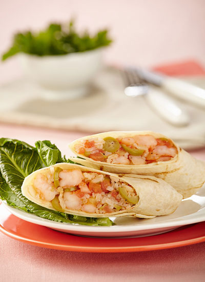 Burritos rellenos de camarón, arroz y aceitunas