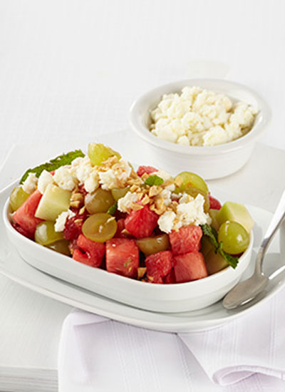 Ensalada de sandía, uvas y cuajada