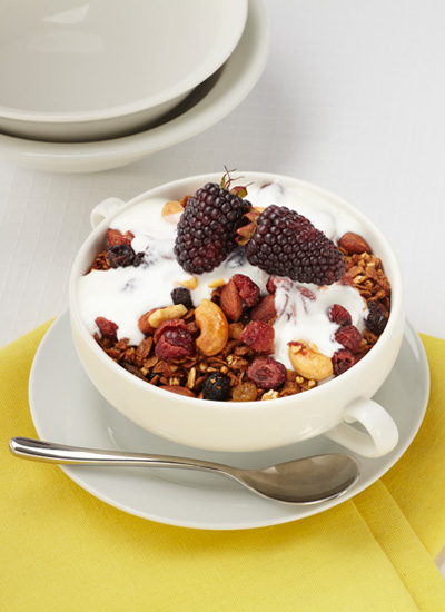 Granola con frutas y yogur