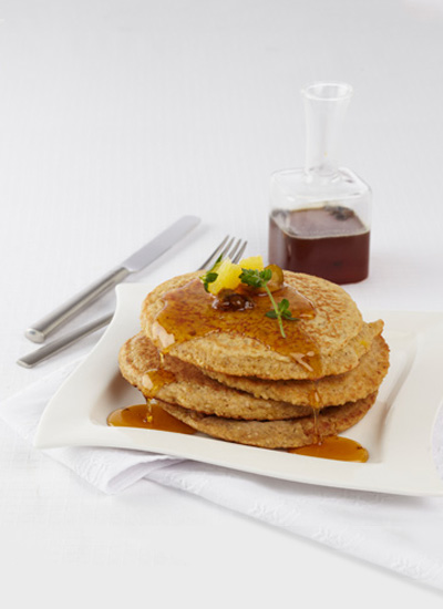 Pancakes de chócolo y avena con cítricos y miel de mandarina