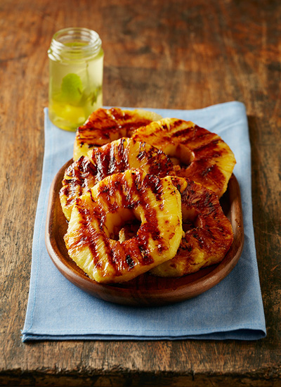 Piña a la parrilla con aceite cítrico de romero