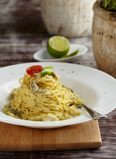 Spaghetti a la “rafi” en crema de limón y alcachofas