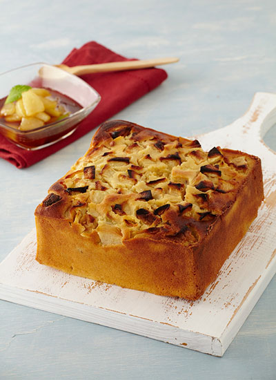 Torta de maíz, almendras y manzana confitada